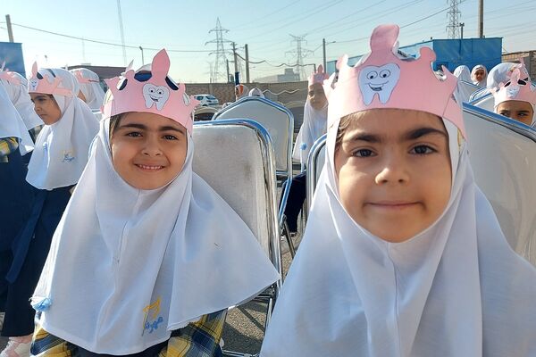 افتتاحیه پویش سلامت دهان و دندان و اجرای طرح وارنیش فلوراید در منطقه کهریزک 