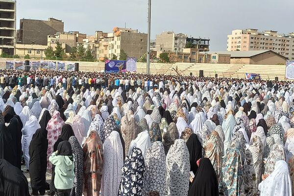 برگزاری باشکوه نماز عیدفطر در باقرشهر 