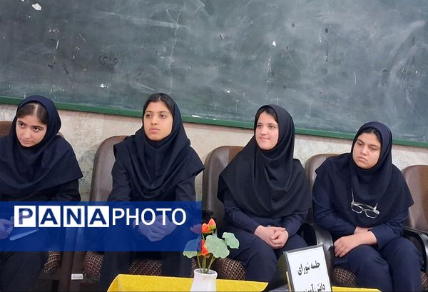 جلسه شورای دانش آموزی فاطمیه؛ از پیشنهاد تا اجرا