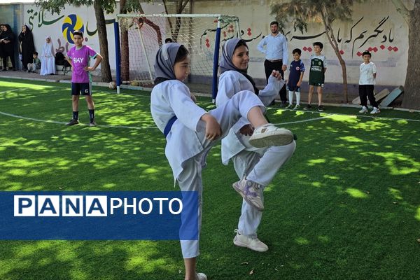 آیین افتتاحیه زمین چمن مصنوعی دبستان اسماعیل سامنی ناحیه ۲ بهارستان