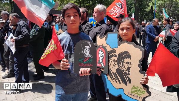 ویژه‌برنامه همگام با تشییع کنندگان آقای شهید ایران در اهر
