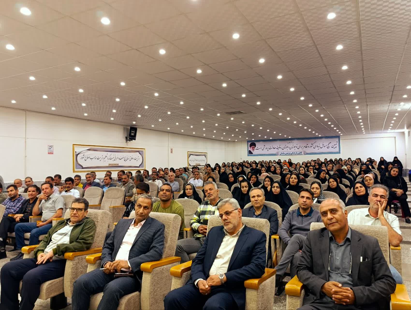 اولین جلسه انجمن اولیا و مربیان دبیرستان رئیس زاده شهرستان خلیل آباد 