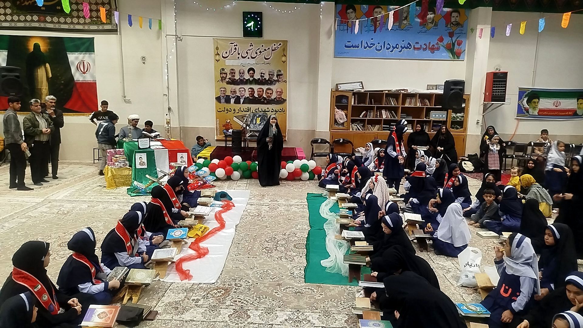 محفل انس با قرآن با حضور دانش آموزان دبستان دخترانه ناهید نخودی