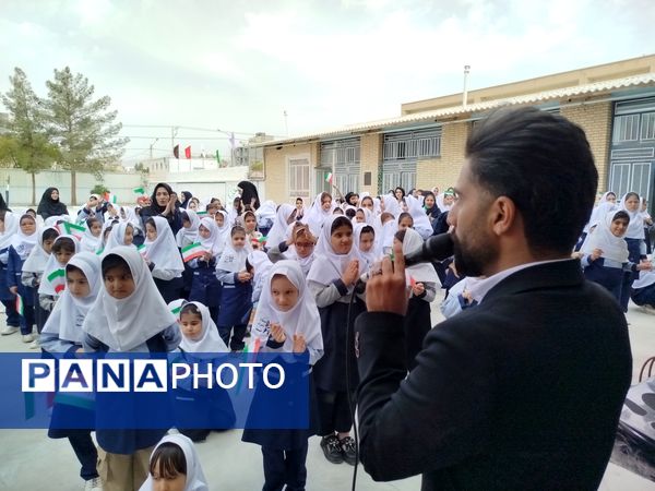 زنگ مهر در دبستان دخترانه سما با حضور مسئولان آموزش و پرورش و دانشگاه آزاد اسلامی کاشمر 