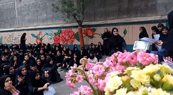 مراسم تجلیل از برترین های علمی ، آموزشی و پرورشی دبیرستان دانشور یک