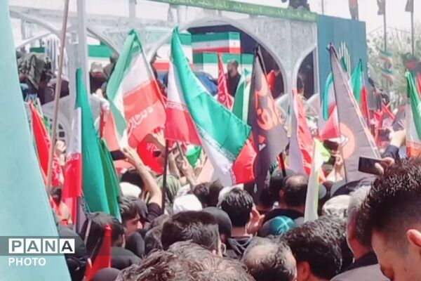 وداعی تاریخی در پایتخت ،پیکر رهبر انقلاب بر دوش ملت ایران