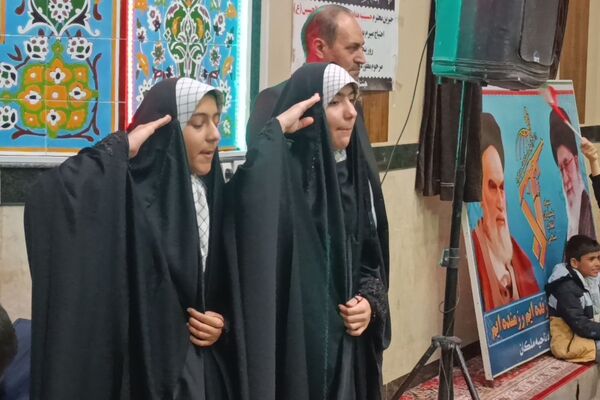 تجمع فرهنگیان و دانش‌آموزان ملکان در یادبود شهدای جنگ‌ تحمیلی سوم 