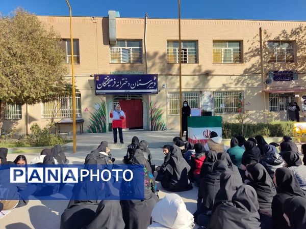 اجرای مانور زلزله  در دبیرستان دخترانه فرهیختگان