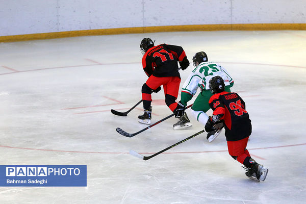 دیدار تیم ملی هاکی روی یخ ایران و تیم جوانان