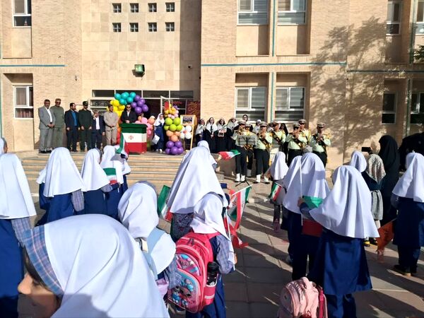 آیین سال تحصیلی جدید در مدرسه شاهد پوررضایی یزد