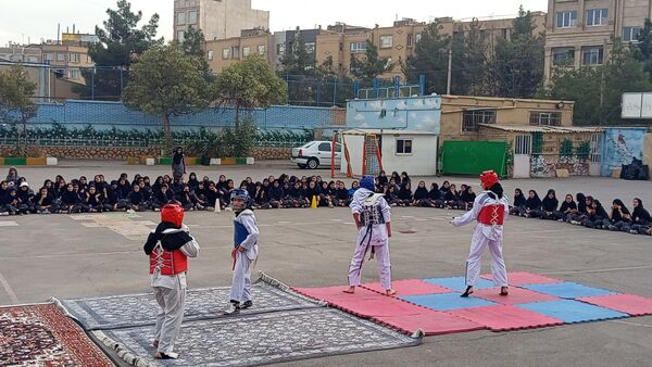 المپیاد ورزشی درون مدرسه ای در دبیرستان صدیقه 1 مشهد