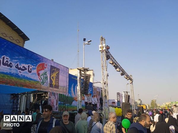  جشن بزرگ مردم در مهمانی ۱۰ کیلومتری