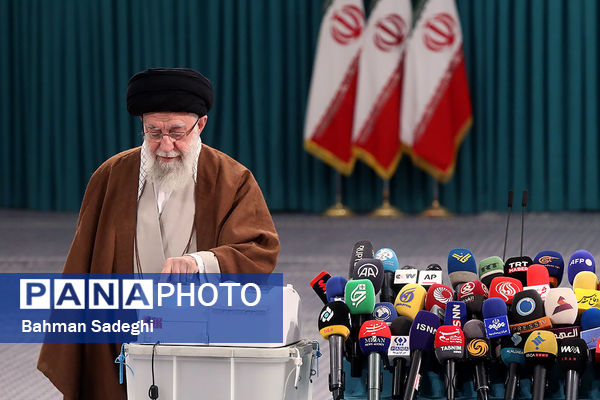حضور رهبر معظم انقلاب در رای گیری مرحله‌ دوم انتخابات مجلس
