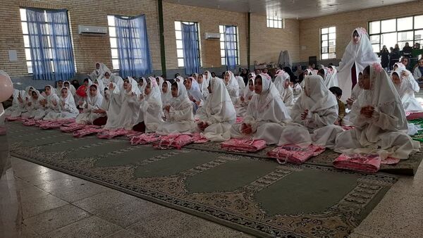 طلیعه بندگی «جشن تکلیف» دختران آموزشگاه نوریه جیرفت