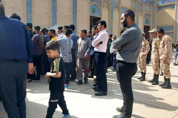 تشییع پیکر شهید دانش‌آموز در شاهچراغ(ع)