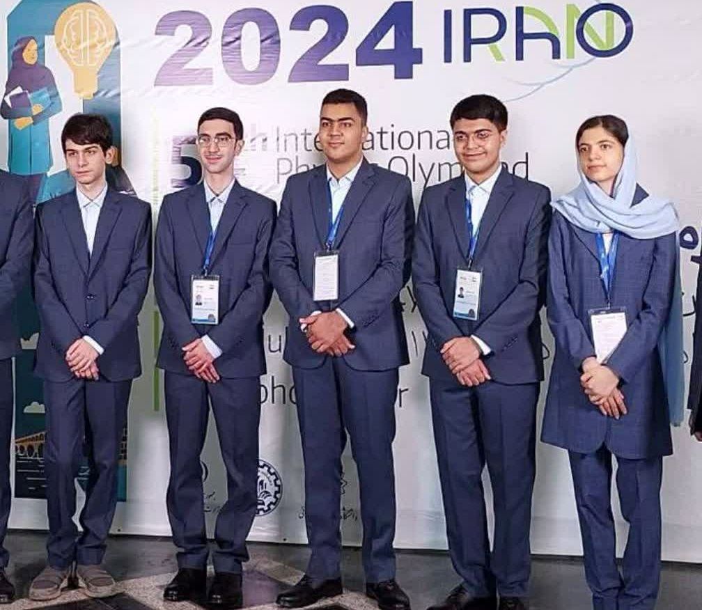  دانش آموز نخبه قمی مدال نقره مسابقات جهانی فیزیک را از آن خود کرد