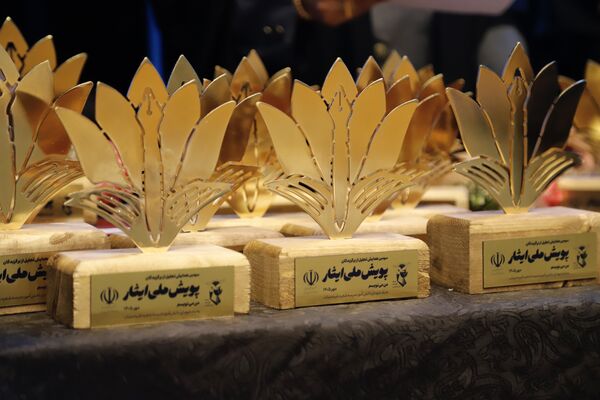 تجلیل از برگزیدگان ایثار با یاد شهدای شجره طیبه