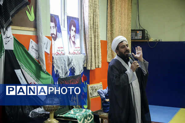 ادای احترام کودکان استثنایی قم به پرچم حرم نورانی حضرت معصومه(س)