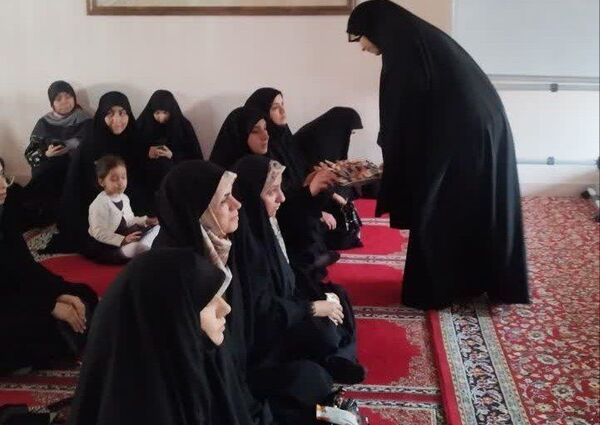 کارگاه آموزش خانواده در دبیرستان شاهد تکتم ناحیه ۳