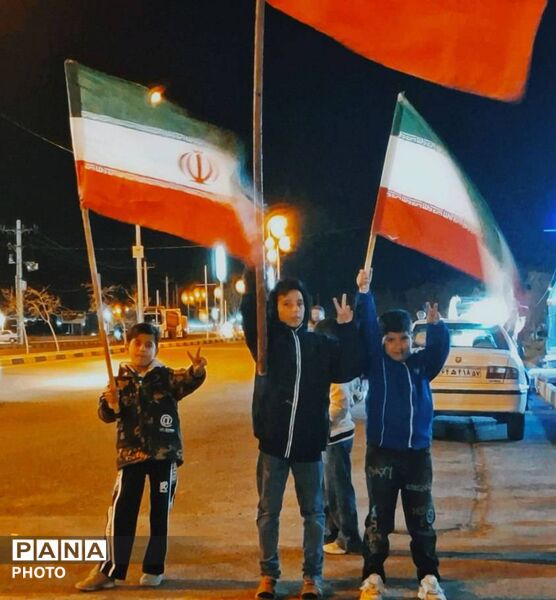 حرکت کاروان خودرویی و موتوری بیعت با رهبر انقلاب در شهر آوه
