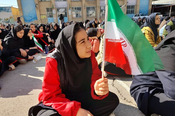 بزرگداشت دهه فجر در دبیرستان شاهد فیض ناحیه 3 شیراز