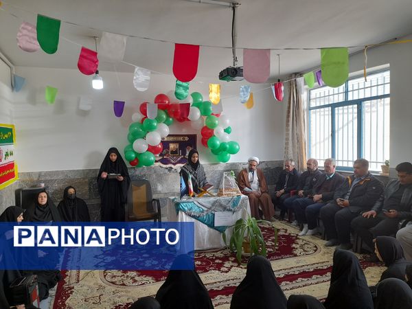 نواخته شدن زنگ گلبانگ انقلاب اسلامی در دبیرستان پگاه روستای مارکده