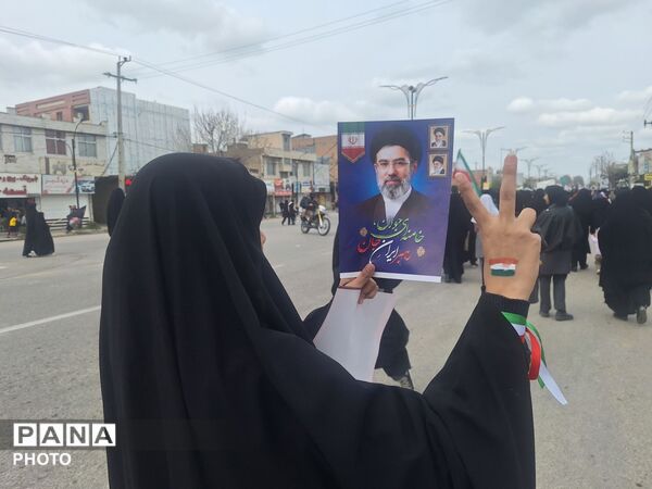 حضور دانش آموزان آزادشهری به یاد دانش آموزان میناب