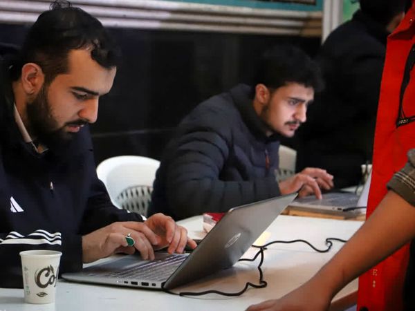 جلوه‌ای از اعتکاف دانش‌آموزی در مسجد امام علی‌بن‌ابی‌طالب (ع)