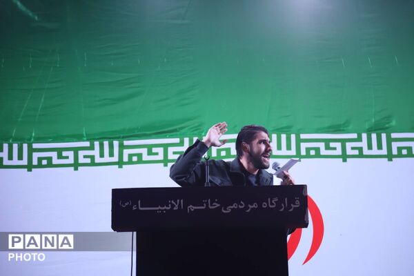 حضور پررنگ اداره آموزش و پرورش در راهپیمایی میدان انقلاب