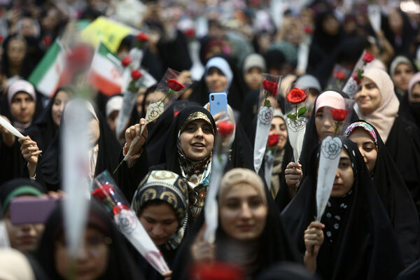 اجتماع بزرگ «عهد خواهرانه» با حضور 6 هزار دانشجوی دختر در قم