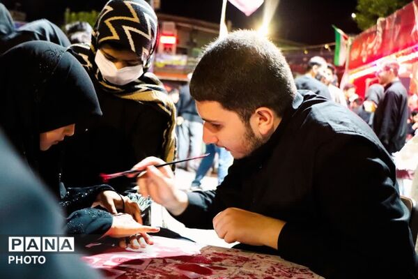 مردم ولایتمدار بناب با حضور با شکوه در تجمعات شبانه در تجدید بیعت با رهبر معظم انقلاب، وحدت ملی را به نمایش گذاشتند.
