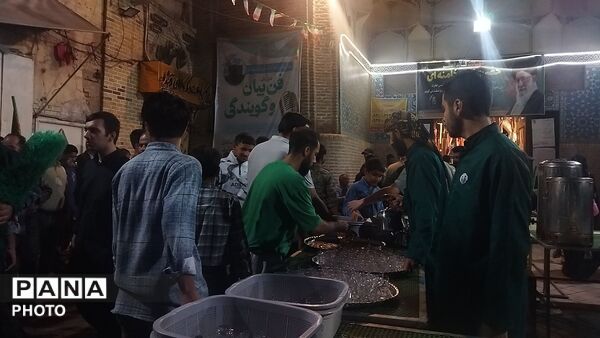 چایخانه فاطمه الزهرا برای هفتاد و هفتمین شب میزبان مردم 