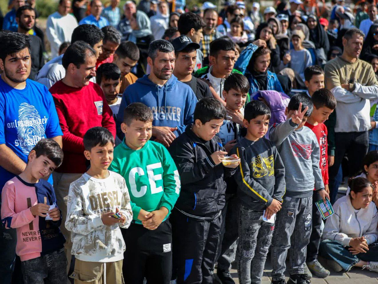 همایش پیاده‌روی خانوادگی در محمدشهر کرج 