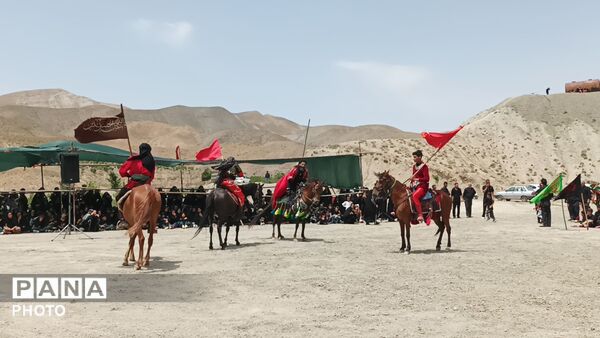 مراسم نمادین تعزیه خوانی در روز عاشورای حسینی در شهر بار نیشابور