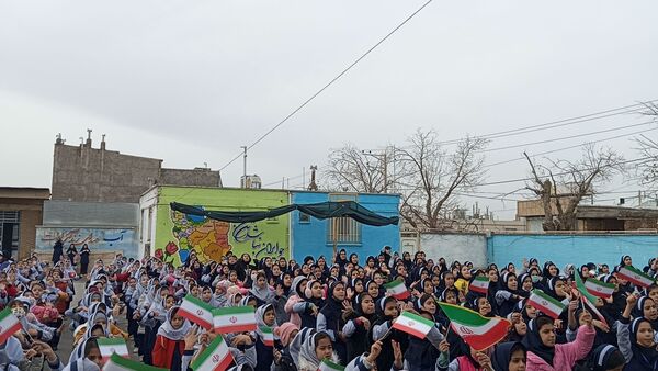 مراسم سالگرد و ورود امام خمینی(ره)و روز جهانی حجاب در دبستان ناهید نخودی 