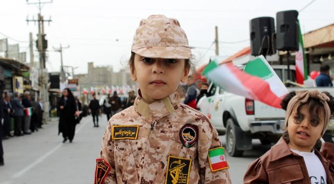 راهپیمایی یوم‌الله ۲۲ بهمن با حضور دانش‌آموزان و اقشار مختلف مردم