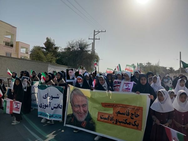 جشن پیروزی انقلاب در فین