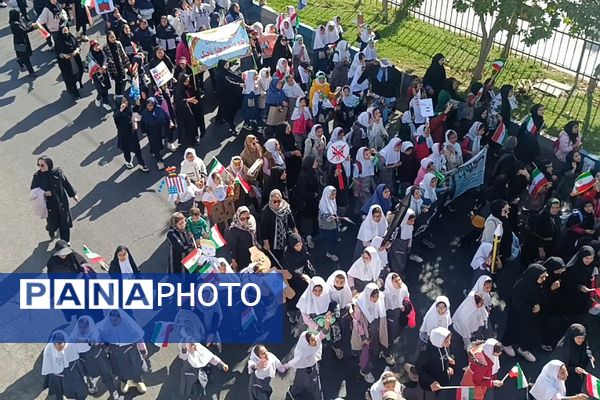 حضور پرشور دانش‌آموزان فشافویه در راهپیمایی ۱۳ آبان