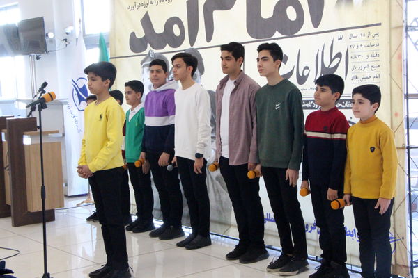 مراسم نمادین استقبال از امام خمینی (ره) در فرودگاه یزد 
