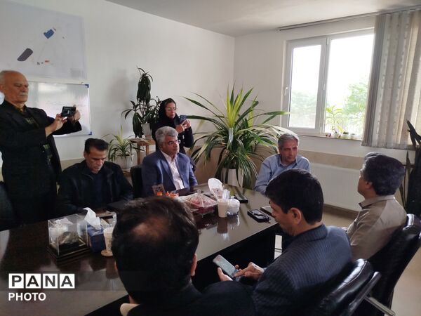 بازدید فرماندار  از شرکت زرین‌فلز کاشمر