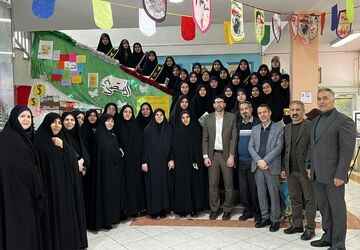دبیرستان شاهد صدیقه طاهره(س) میزبان گنجینه‌ای از انقلاب