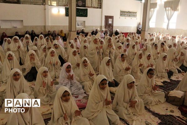 آغاز مسیر بندگی؛ جشن تکلیف دانش‌آموزان دختر فیروزکوهی