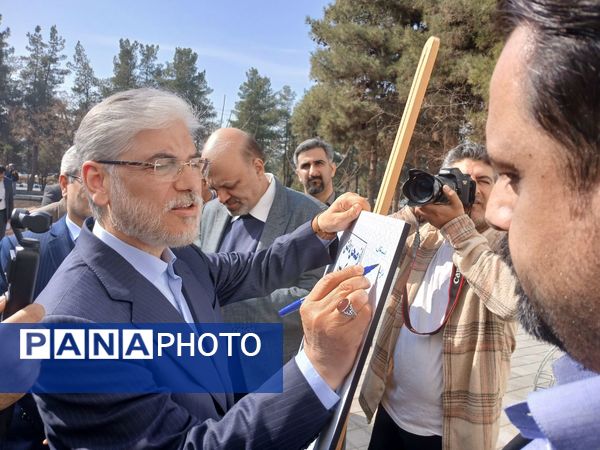 دومین روز گردهمایی از صحن دانش تا کرسی قانون‌گذاری 