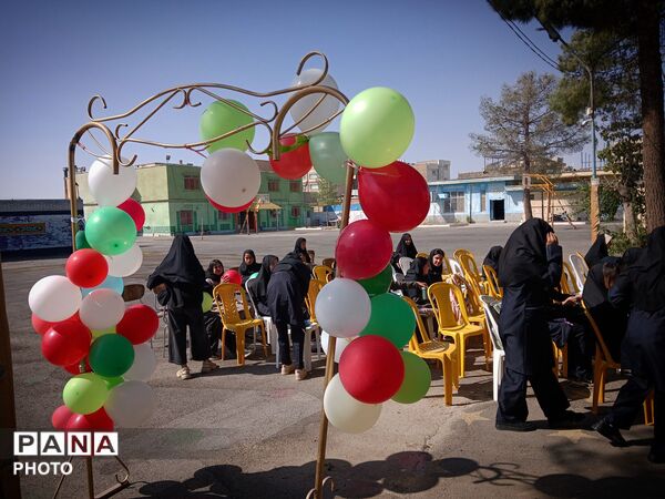 جشن جوانه ها در دبیرستان نمونه اندیشه 