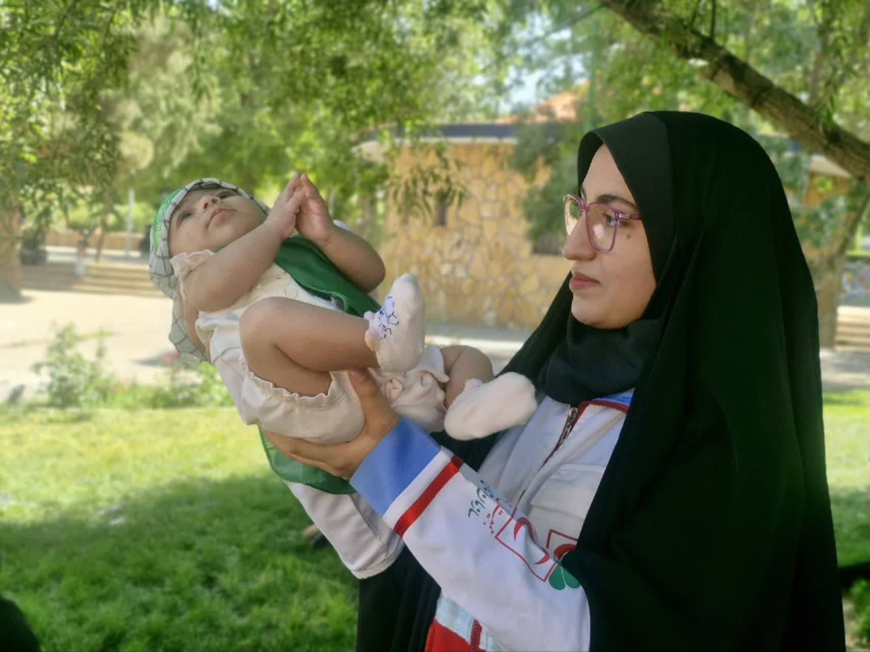 سرخ پوشان هلال در شیرخوارگان حسینی 