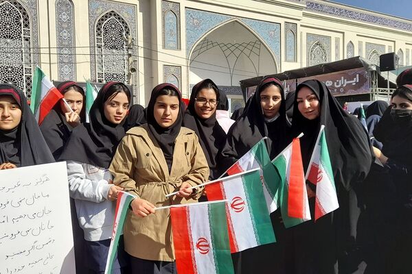 حضور پرشور دانش‌آموزان در راهپیمایی ۱۳آبان منطقه کهریزک 