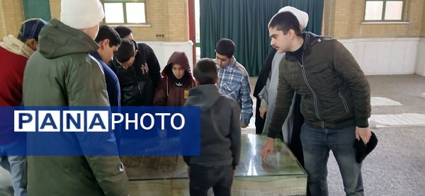 حضور دانش‌آموزان دبیرستان‌شهید بابایی در مراسمات ۱۲ بهمن