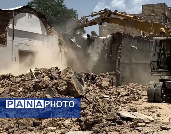 تخریب منازل آسیب دیده، پرخطر و زلزله زده در شهر کاشمر