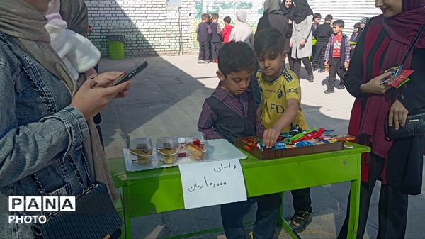 برپایی بازارچه دانش آموزی در شهرستان کاشمر 