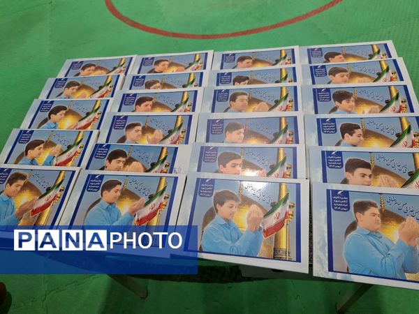 جشنِ تکلیفِ «به وقتِ میهن خدایی» دانش آموزان اشکذری همراه دستبوسی مادر